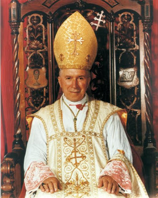 abp Lefebvre sitting in white pontifical vestments